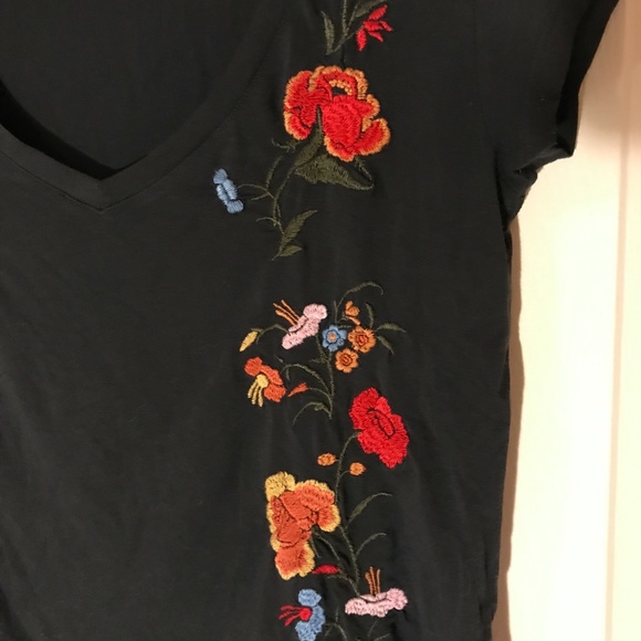 2/$15 AMERICAN EAGLE Favourite "T" Floral Size XS - Picture 2 of 7